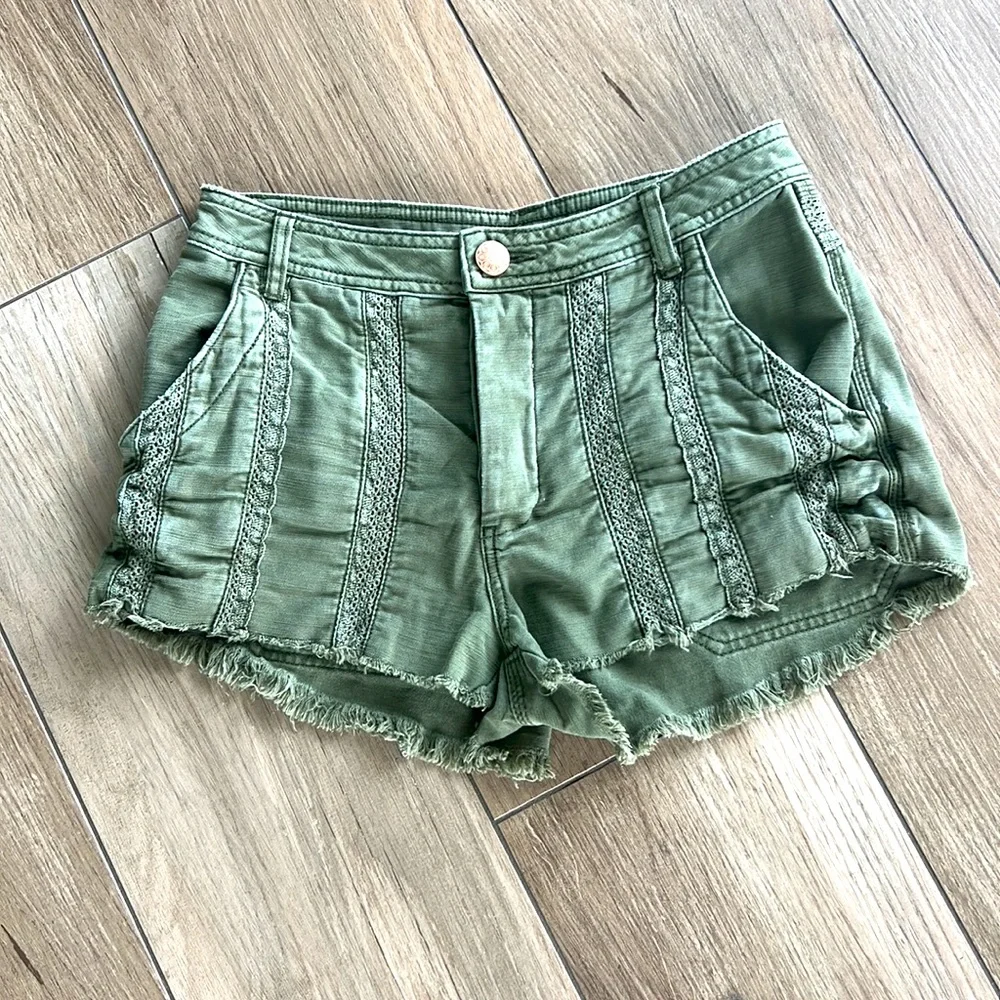 FREE PEOPLE Moss Green Great Expectations Button Fly Crochet Mini Short …